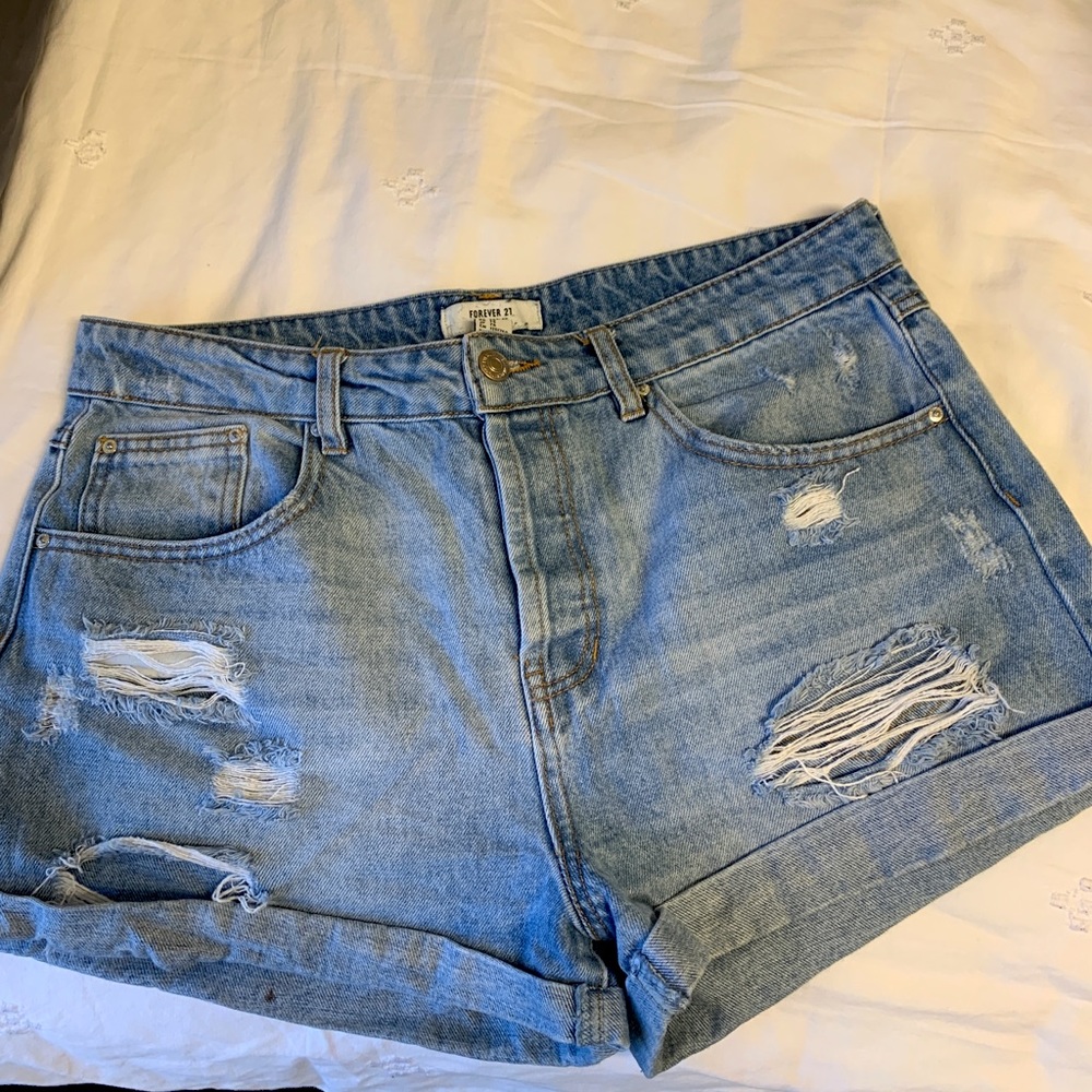 Forever 21 distressed denim shorts size 30